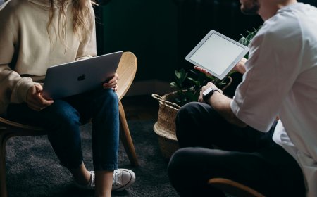 Home Depot Holds Forecast Despite