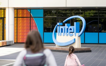 SoftBank Puts $2B Into Intel Amid U.S. Chip Act Talks
