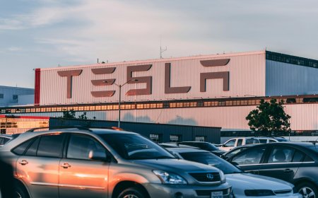 Tesla Cybertruck Sales Slump: Why the Hype Didn’t Deliver