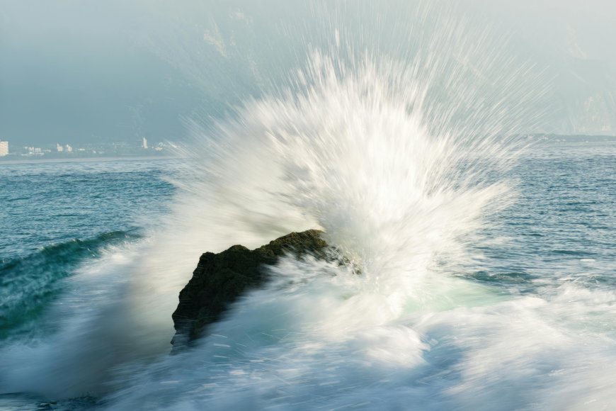 Hurricane Erin Threatens East Coast with Deadly Surf - Al Noor