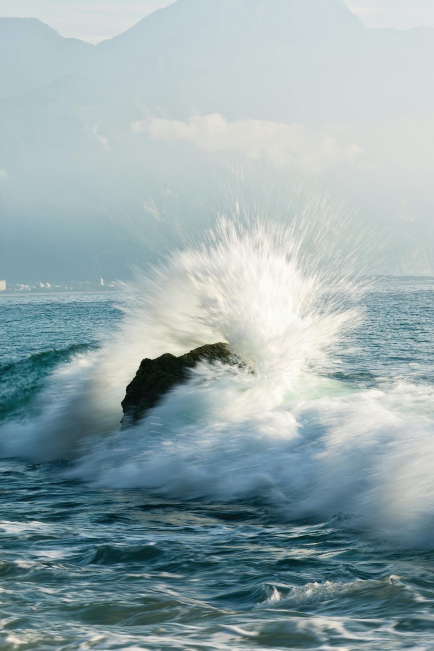 Hurricane Erin Threatens East Coast with Deadly Surf