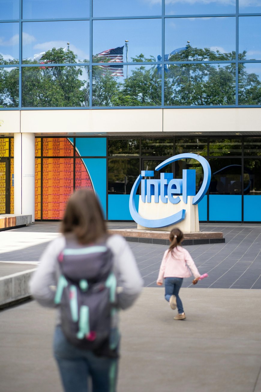 SoftBank Puts $2B Into Intel Amid U.S. Chip Act Talks