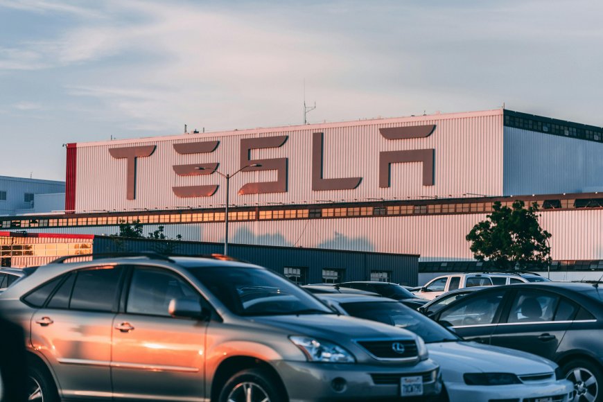 Tesla Cybertruck Sales Slump: Why the Hype Didn’t Deliver
